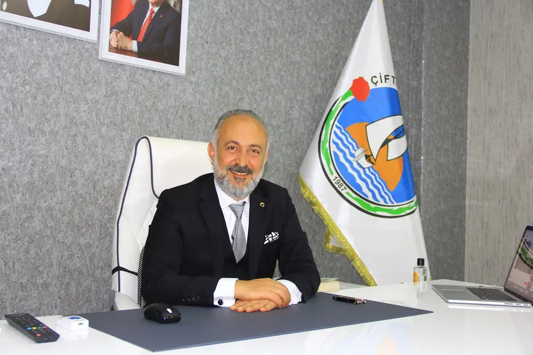 ALİ-MURAT-SİLPAGAR-ÇİFTLİKKÖY-BELEDİYE-BAŞKANI-MAKAMINDA