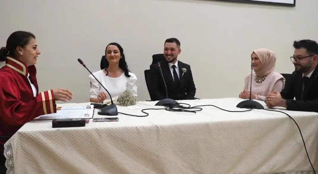 ALTINOVA-BELEDIYESPOR-ANTRENORU-DUNYA-EVINE-GIRDI-1
