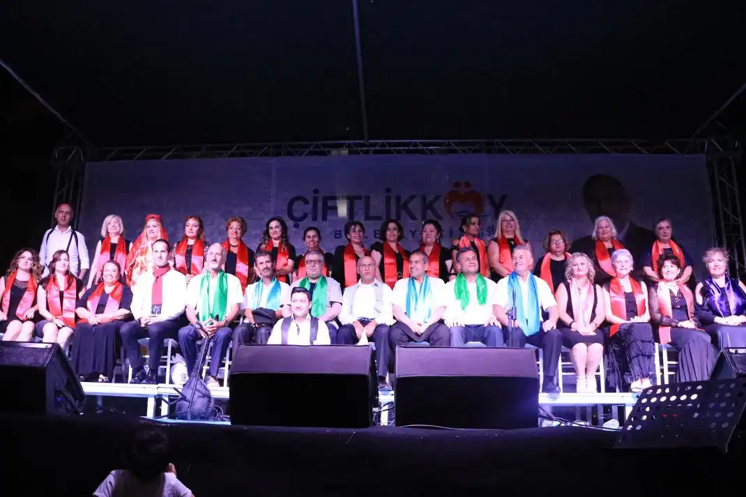 CIFTLIKKOYDE-MUHTESEM-TURKU-GECESI-1