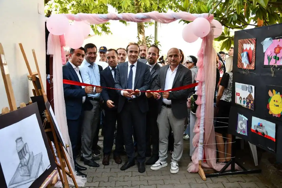 YILSONU-SERGISI-GOZ-KAMASTIRDI-1