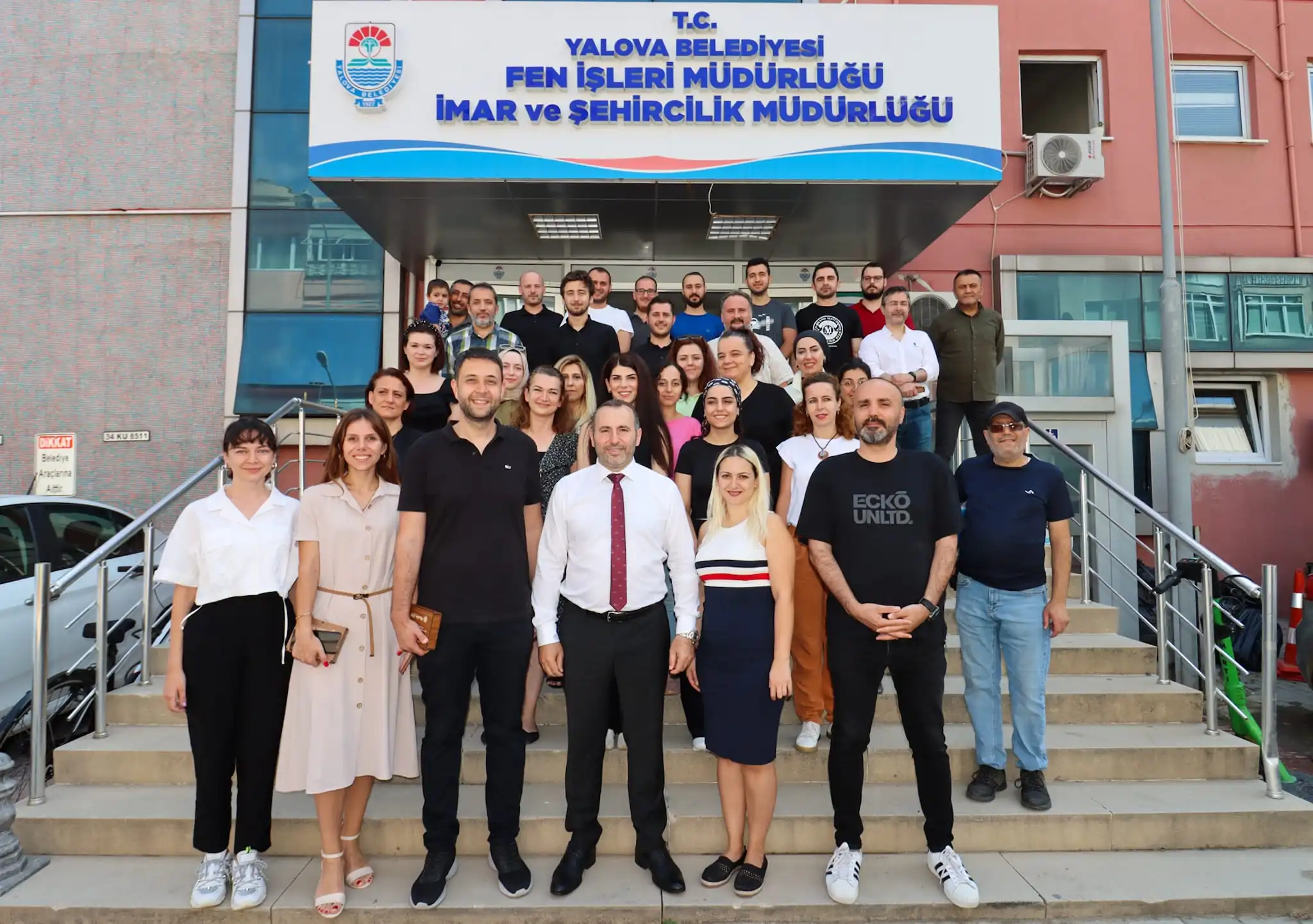 BASKAN-VEKILI-TUTUK-TUM-PERSONELLE-TEK-TEK-BAYRAMLASTI