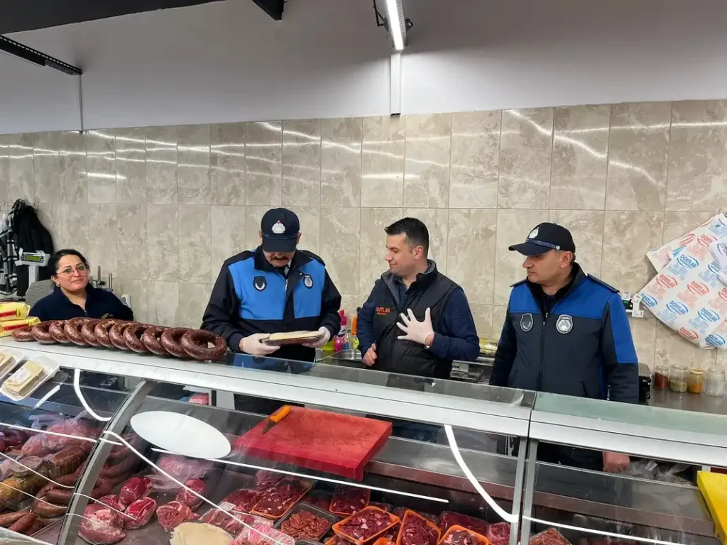 ALTINOVA’DA ET VE TAVUK REYONLARINA DENETİM