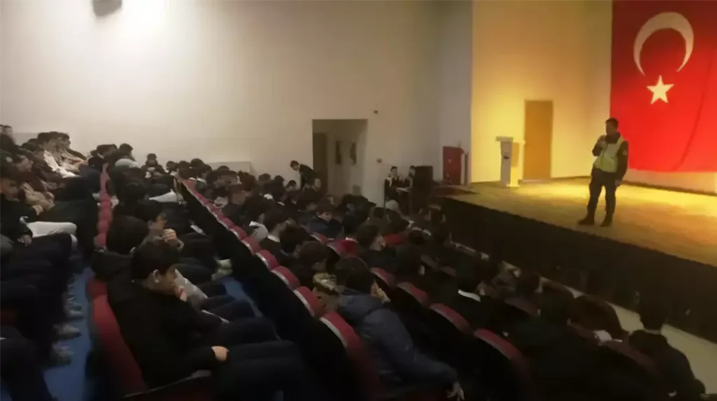 ÖĞRENCİLERE TRAFİK EĞİTİMİ