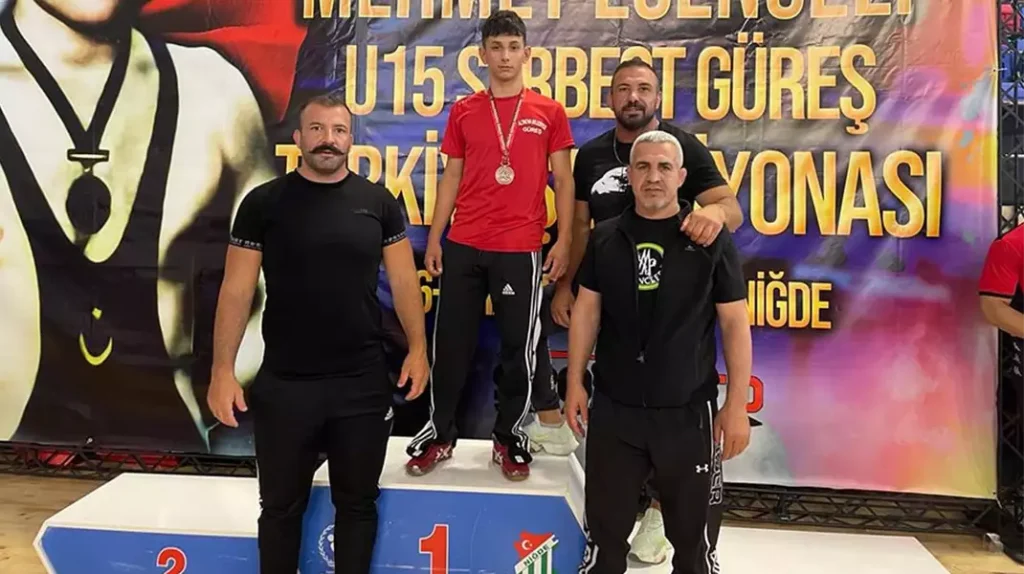 YASER MUHAMMED ÖZER, TÜRKİYE ÜÇÜNCÜSÜ OLDU
