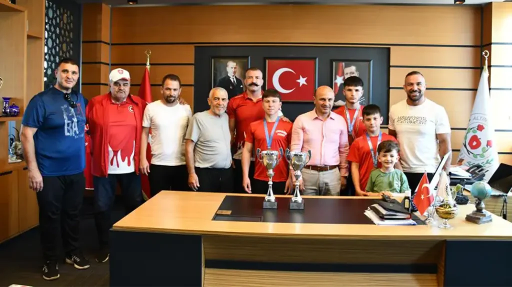 BAŞKAN ORAL SPORCULARIMIZLA GURUR DUYUYORUZ