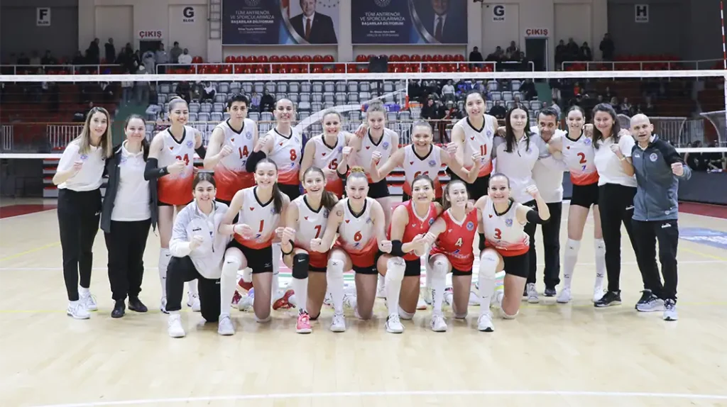 ÇİFTLİKKÖY’ÜN SULTANLARI LİGİ KAYIPSIZ BİTİRDİ 3-1