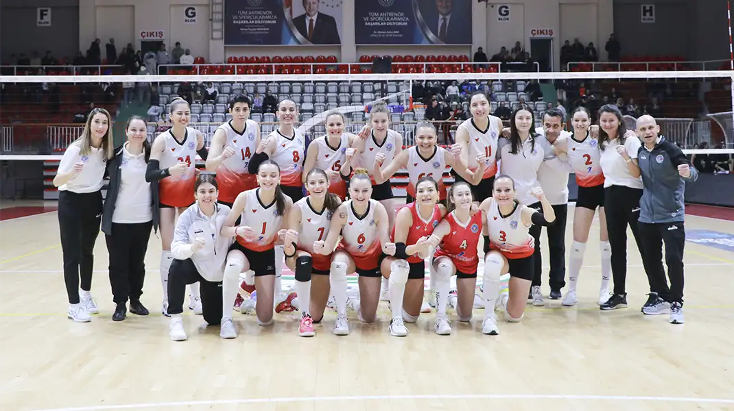 ÇİFTLİKKÖY’ÜN SULTANLARI LİGİ KAYIPSIZ BİTİRDİ 3-1