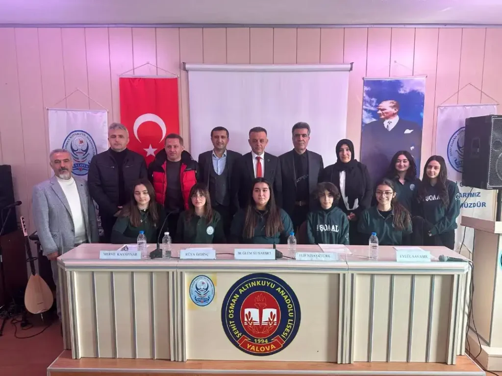 YALOVA'DA GENÇLER BU TOPRAĞIN SESİ MUSTAFA KUTLU PANELİNDE BULUŞTU
