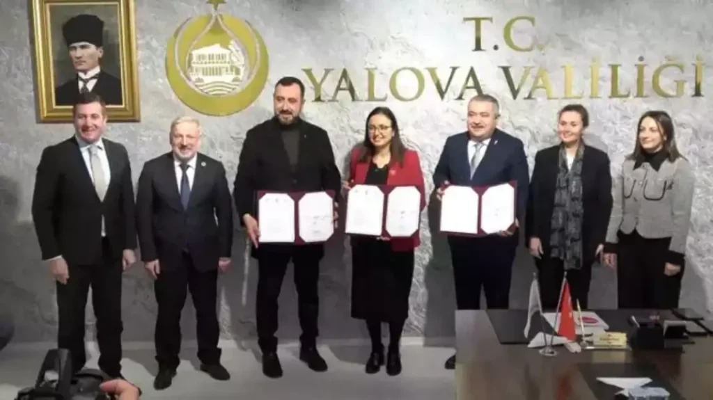 YALOVA'DA İHTİYAÇ SAHİPLERİNE BAKKAL KART DESTEĞİ